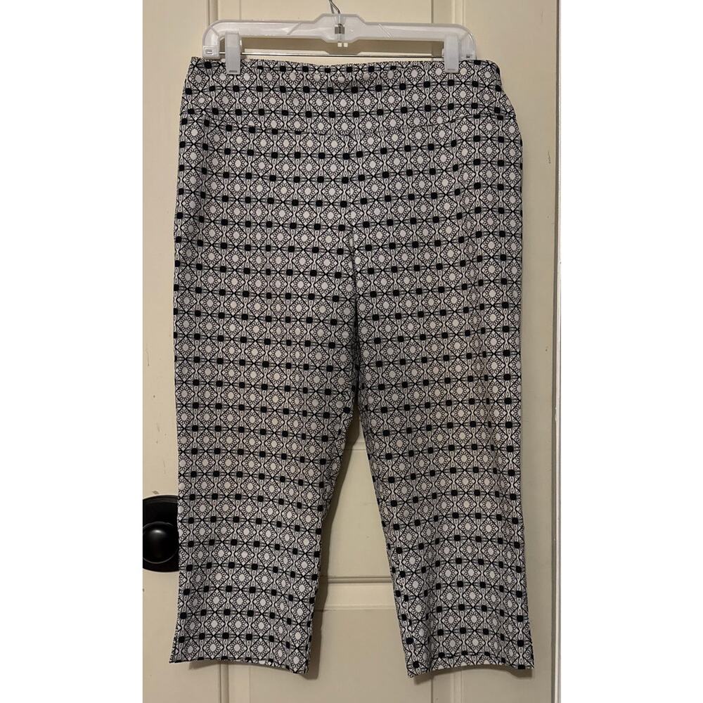 Zac & Rachel Capri Pants, Women, Black & White Medallions